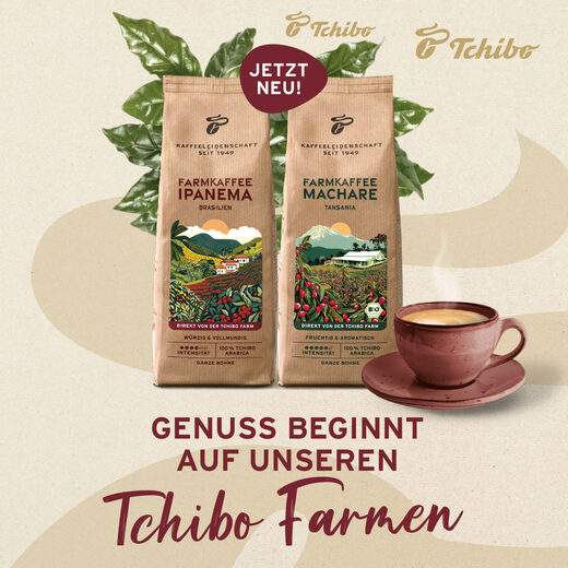 Tchibo Werbebanner für zwei neue Kaffeesorten: Farmkaffee Ipanema aus Brasilien und der Bio-Kaffee Farmkaffee Machare aus Tansania, neben einer Kaffeetasse mit dem Slogan 'Genuss beginnt auf unseren Tchibo Farmen'.