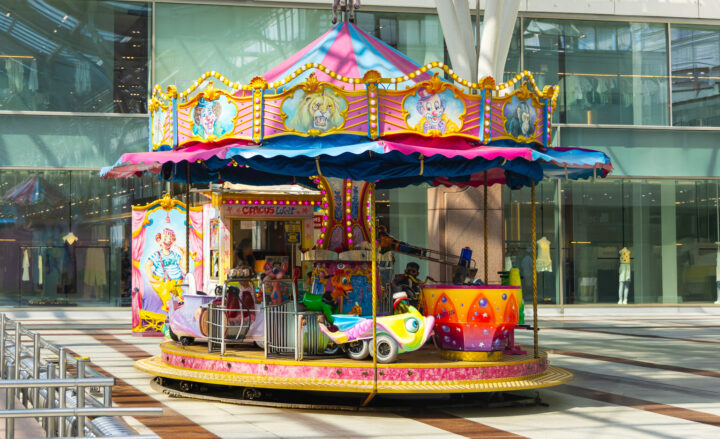 Kinderkarussell vor H&M